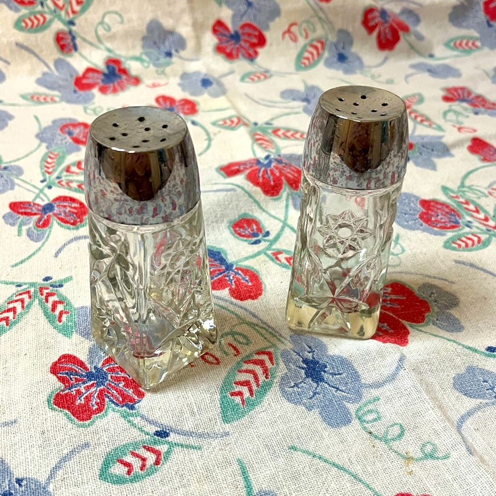 MCM atomic starburst Star of David salt and pepper shakers